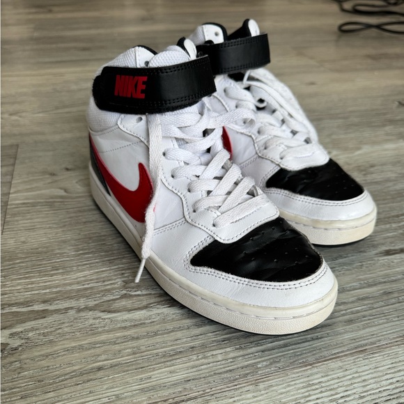 ❤️Boys Court Borough Mid 2 Nikes ❤️ - Picture 14 of 16